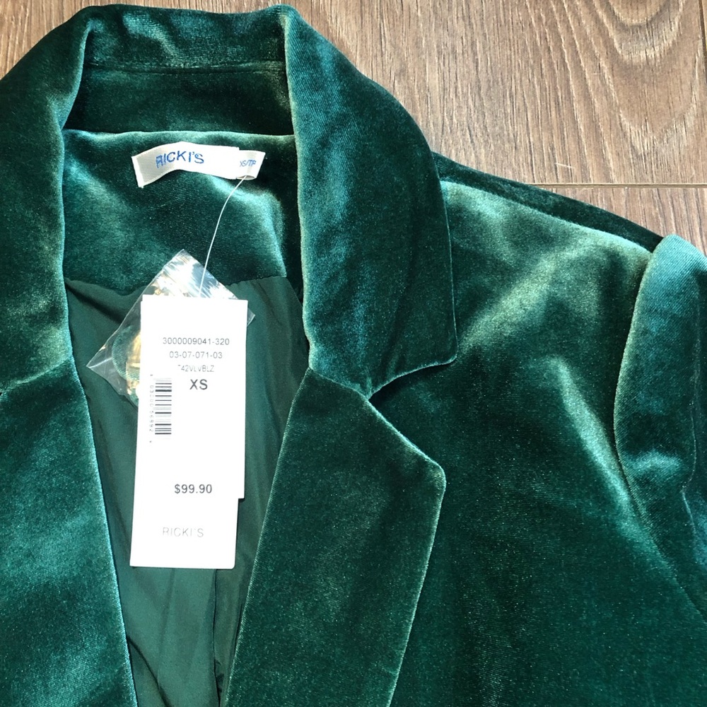 Ricki's Green Velvet Fitted Blazer - Picture 5 of 17